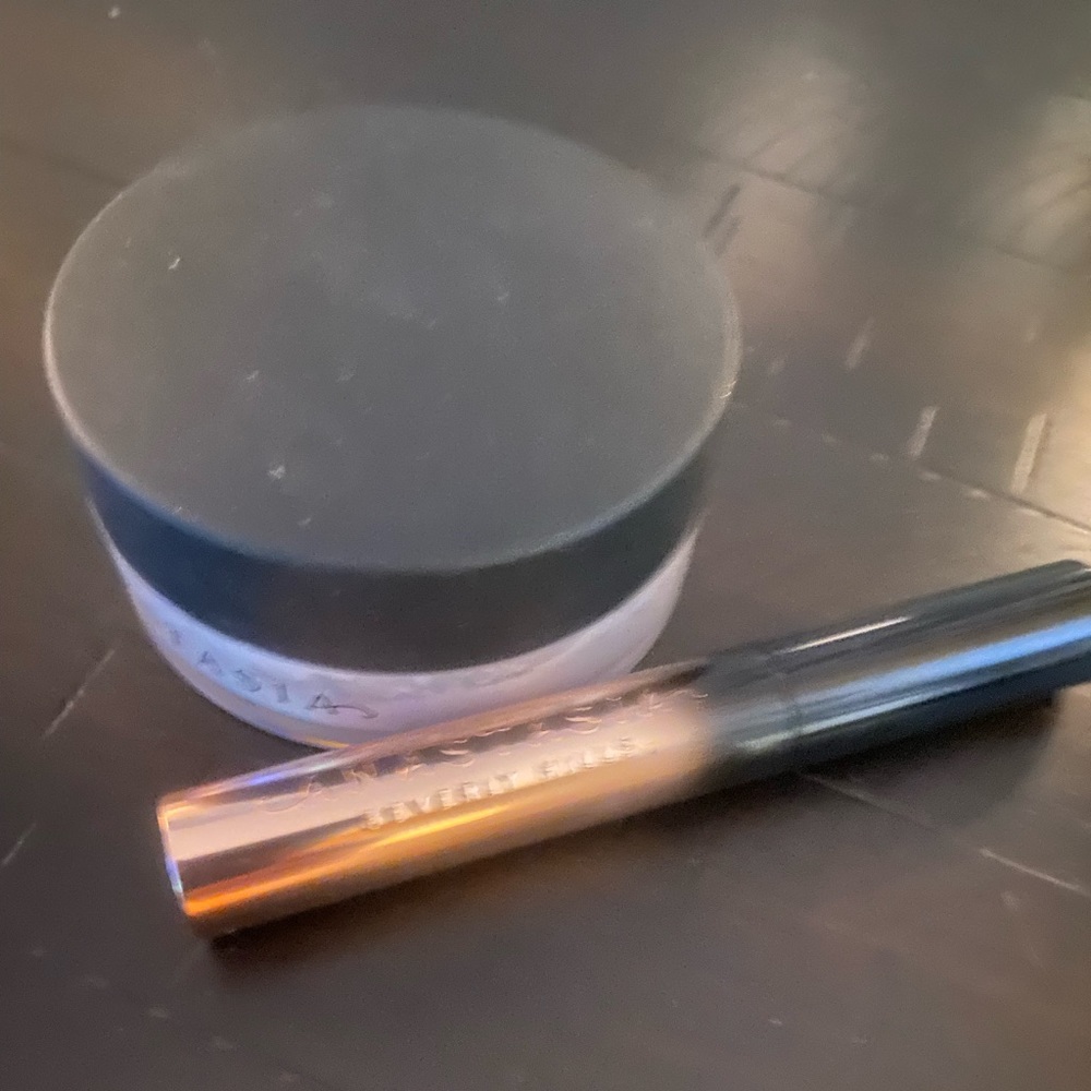 Anastasia Beverly Hills Loose Setting Powder/mascara